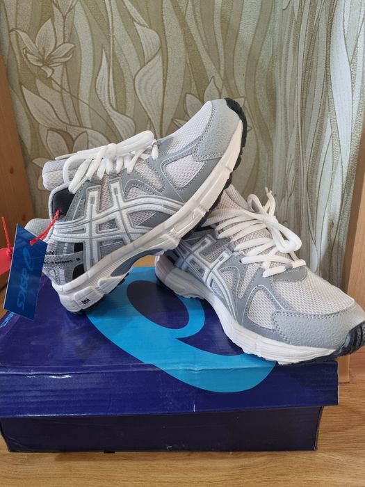 Продам Новые кроссовки