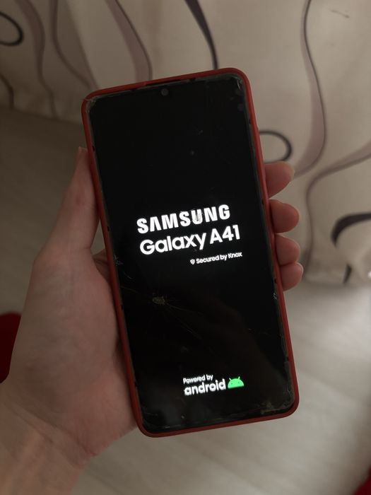 продается рабочий телефон можно и на запчасти