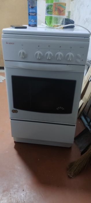 Продам газовую плиту.