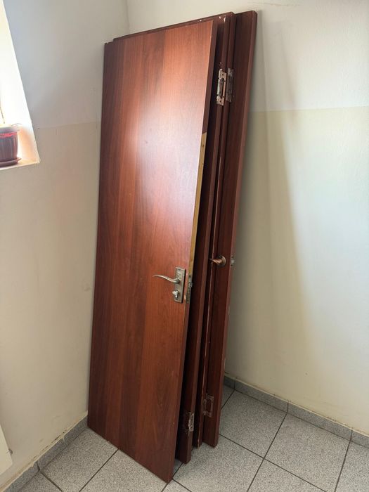 Межкомнатные двери. Состояние хорошее. Цена договорная