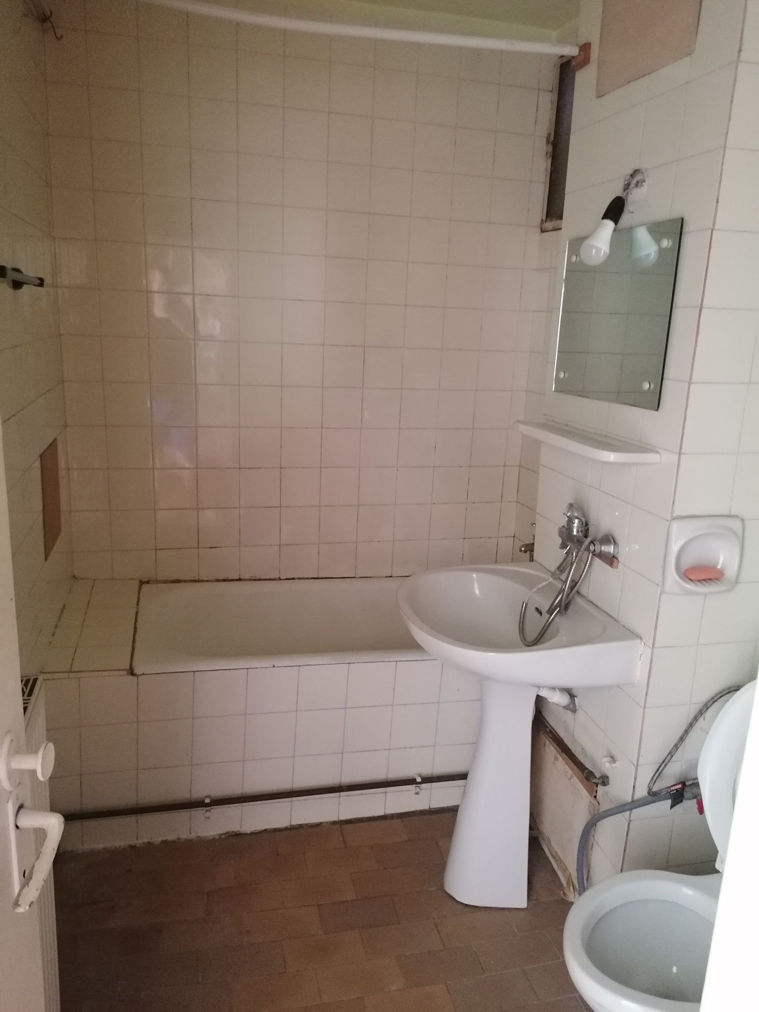 Închiriez apartament 2 camere decomandat