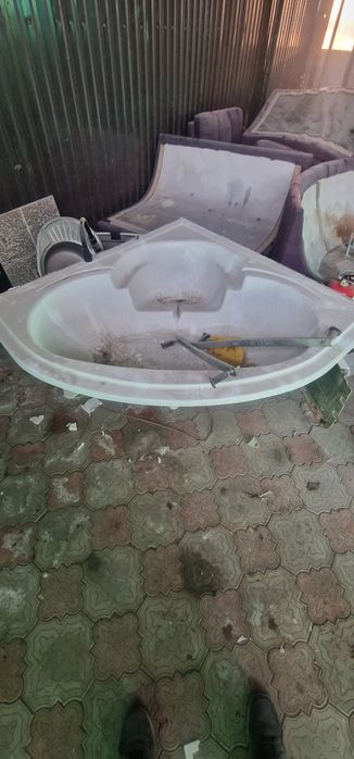 Угловая ванна б.у