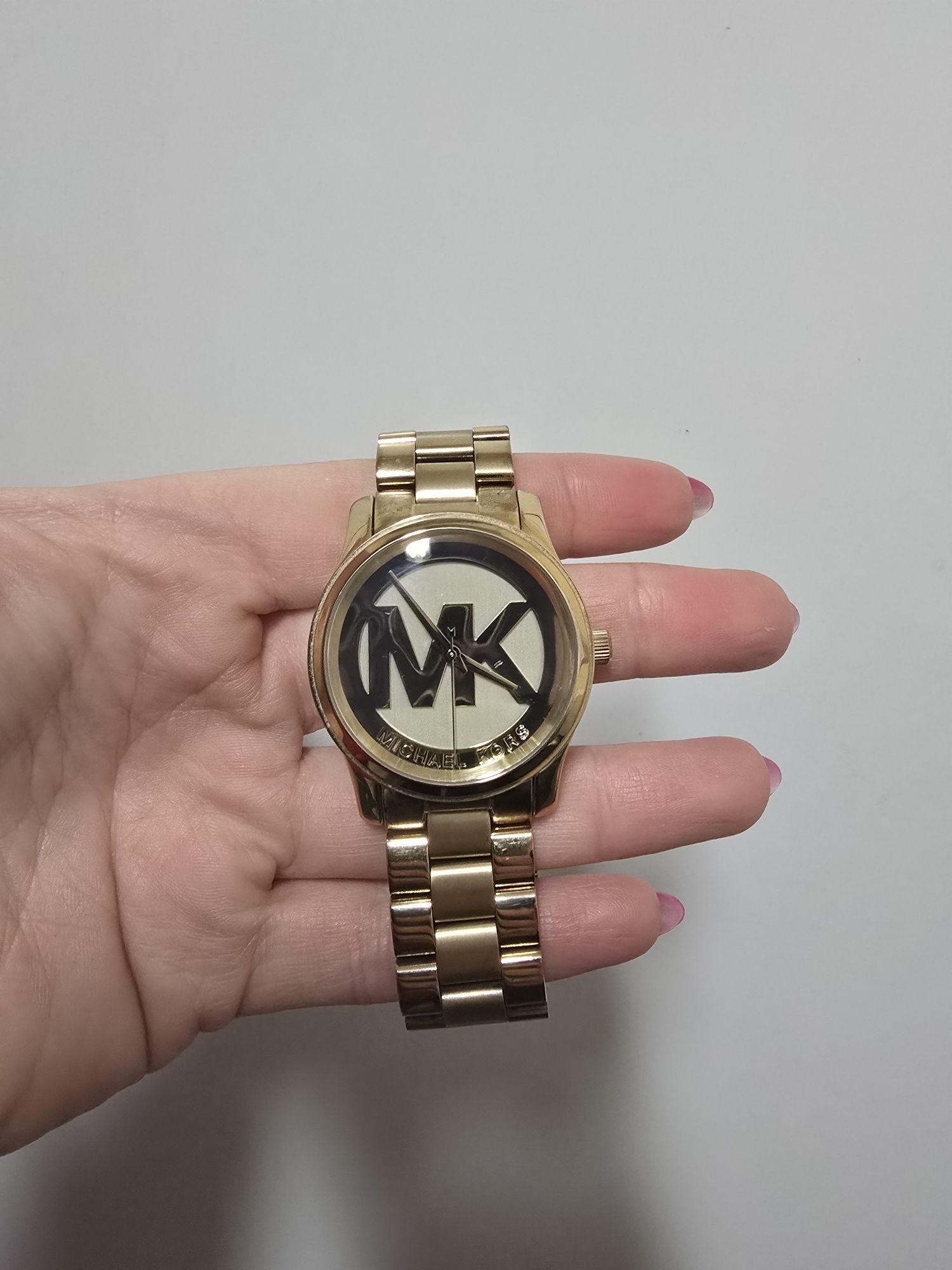 Часовник Michael Kors