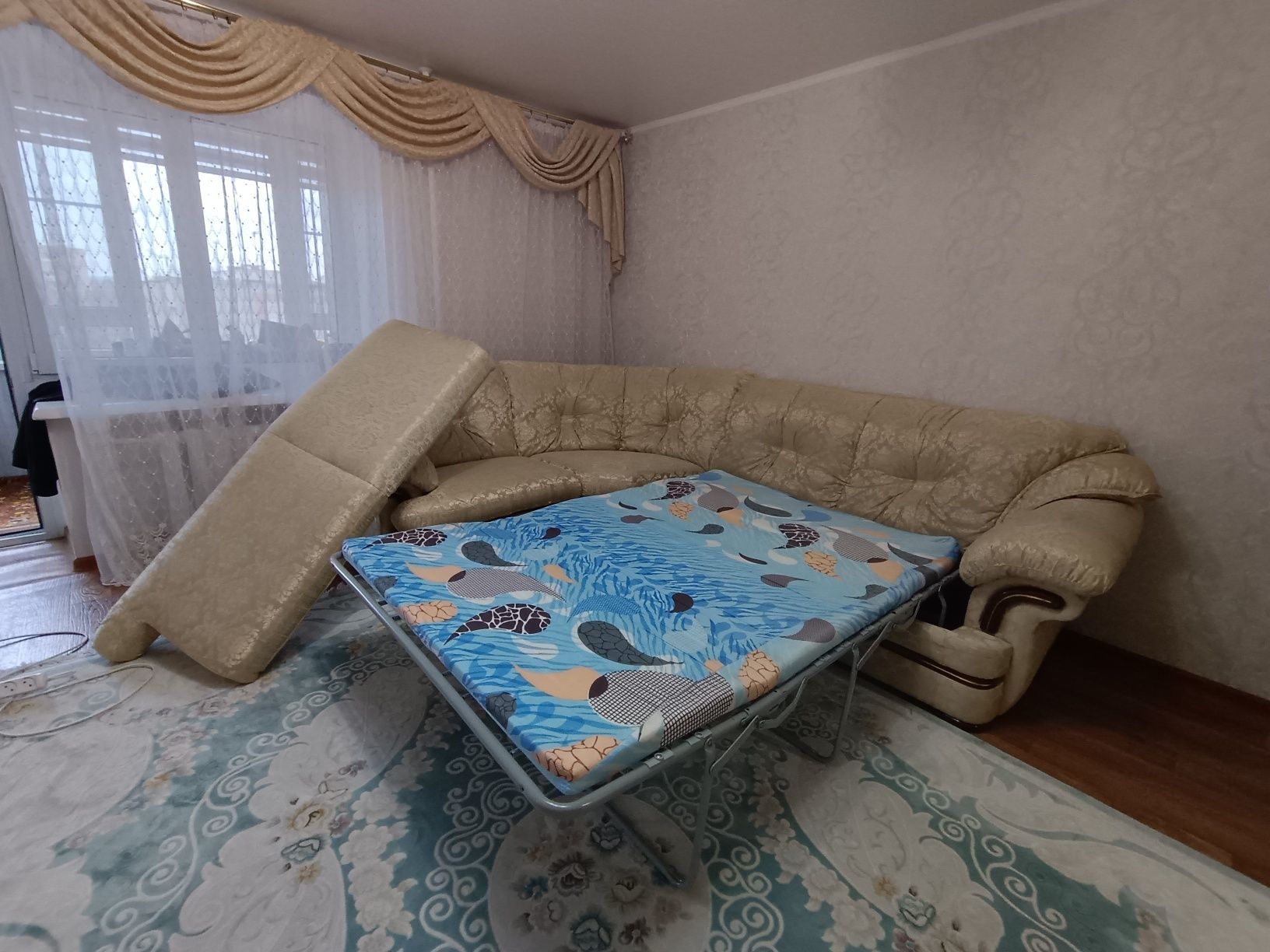 Продам диван угловой