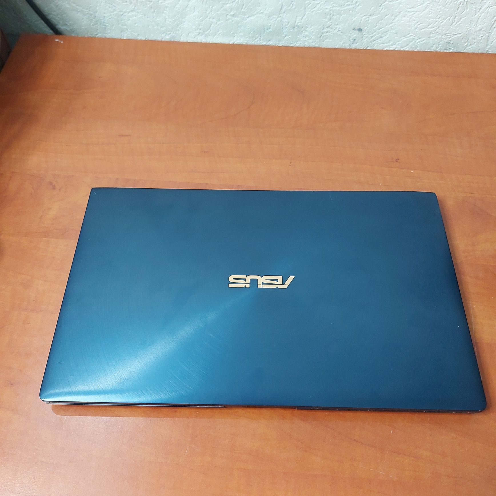 Okazie! Asus Zenbook 14 disp touch,touchpad cu disp i7 gen10,16gb,ssd