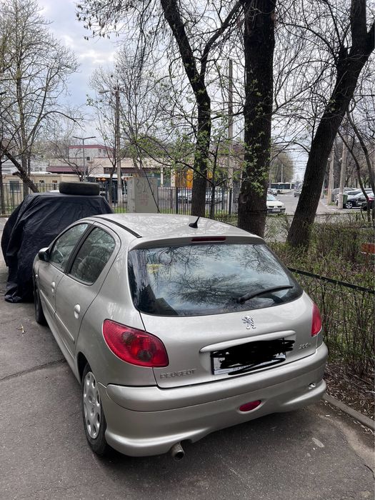 Se dezmembreaza Peugeot 206 1.4 hdi