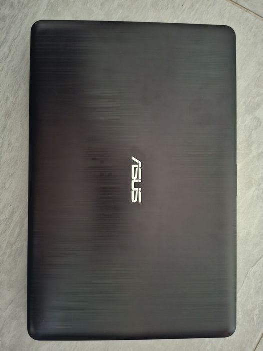 Vand Laptop Asus , foarte puțin folosit