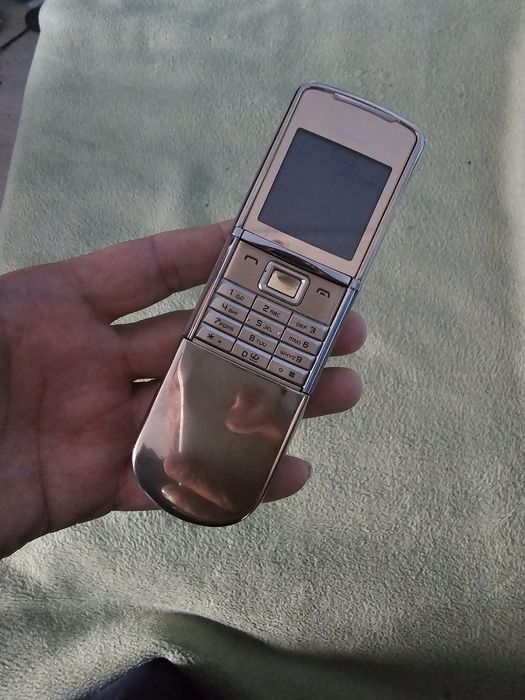 Vând Nokia 8800 Sirocco GOLD !