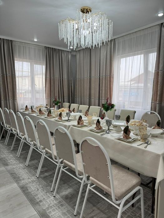 Прокат/Аренда посуда, стулья, стол, красный дорожка, газон