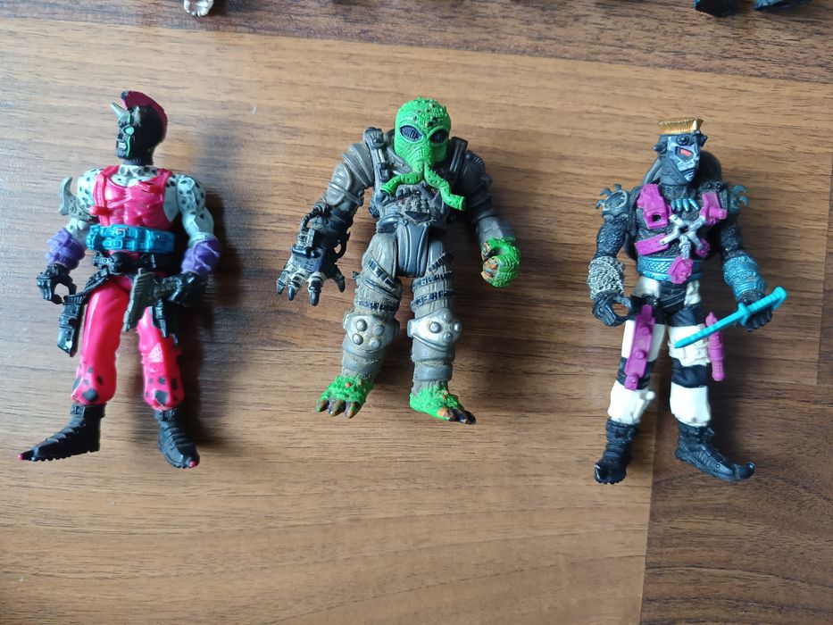 Vând figurine Ninjatron