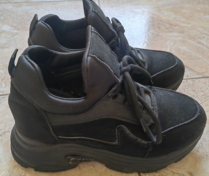 Дамски ботуши нови и спортни обувки водоустойчиви