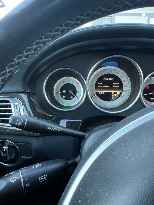 Продавам Мерцедес CLS 350 черен металик в идеално състояние