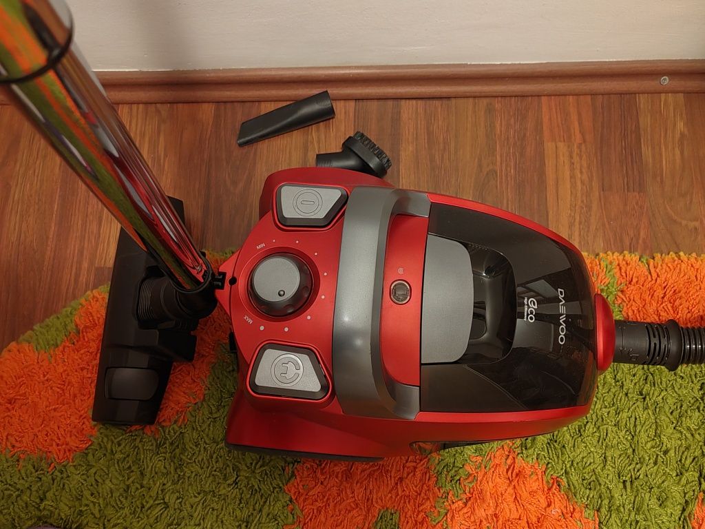 Vând aspirator Daewoo