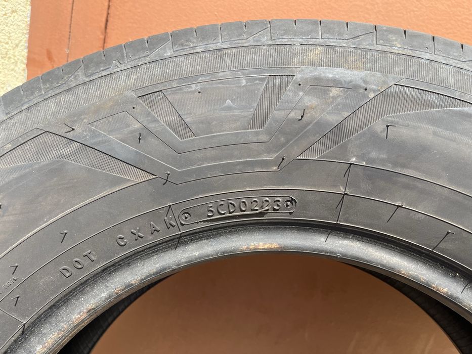 4 бр. гуми за бус 225/75/16C Toyo DOT 0223 5-5,5 mm