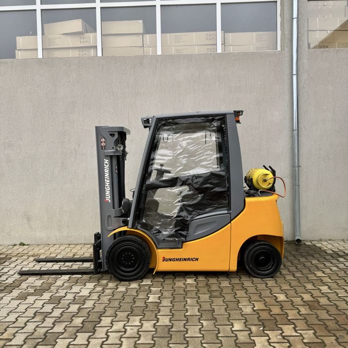 Stivuitor Jungheinrich TFG 425 GPL Triplex an 2017