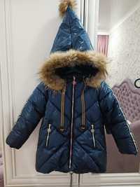 Зимняя куртка для девочки, рост 110 см., на возраст 4-5 лет.