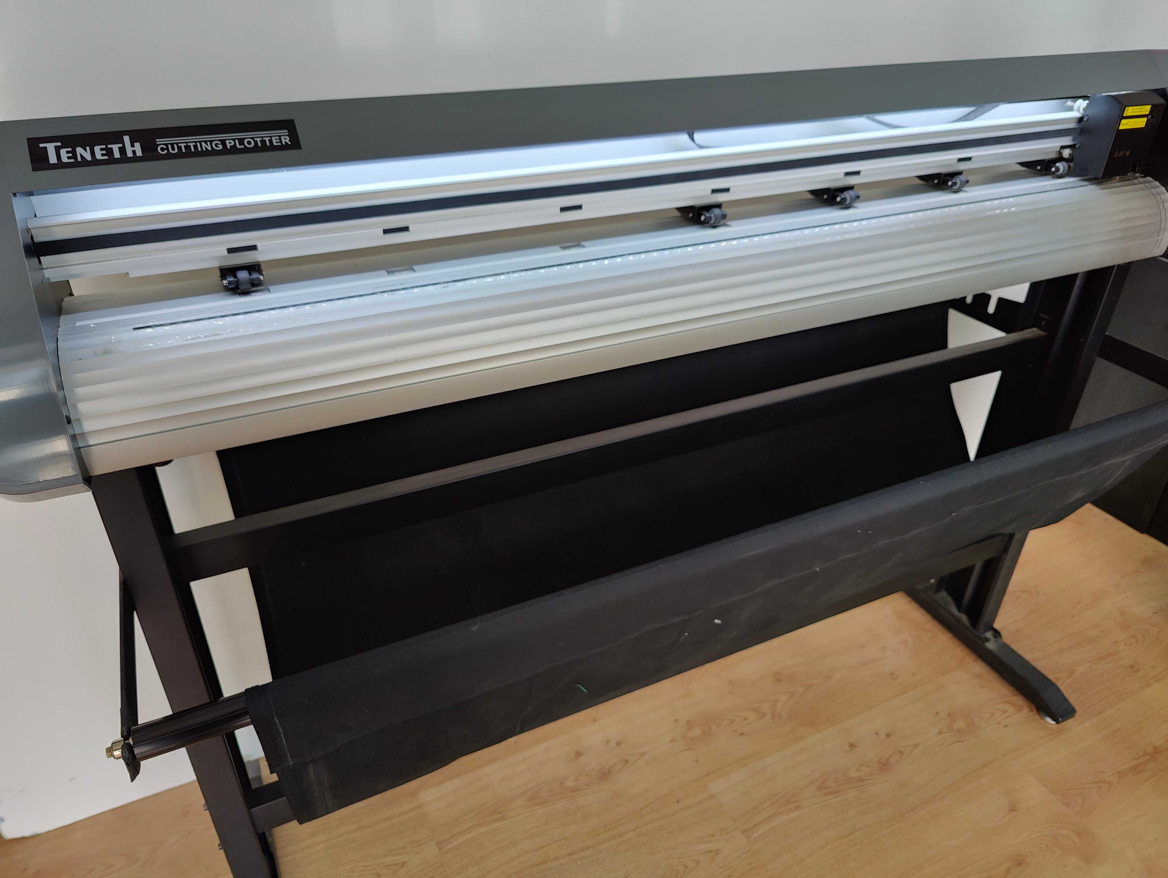 Cutter plotter autocolant TENETH 130 cm, aproape nouI