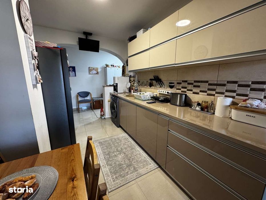 Apartament 4 camere Mioveni, Robea, Et4 acopris, 2 bai, 80 mp, mobilat