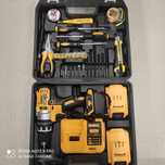 Autofiletanta DEWALT cu 2 acumulatori și accesorii.