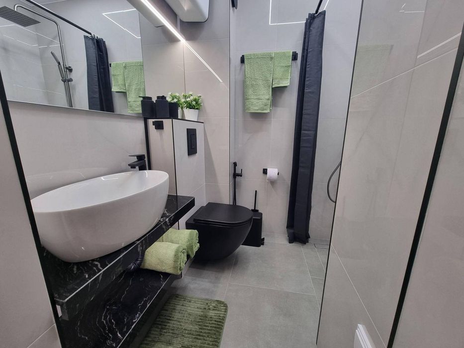 Дава се под наем Тристаен апартамент в Пловдив, Център - 130 кв.м за 1994.61 € - Снимка #11