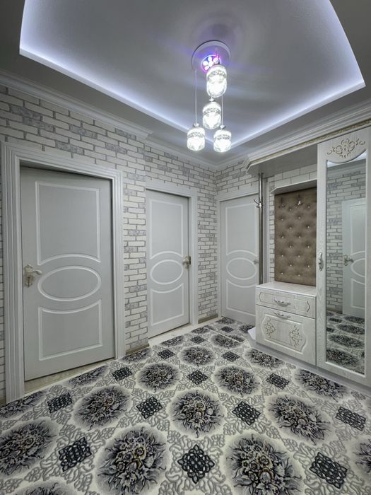 Квартира сотилади 2 этаж 3 хона.