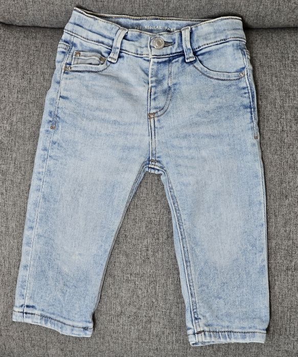 Бебешки дънки на Zara