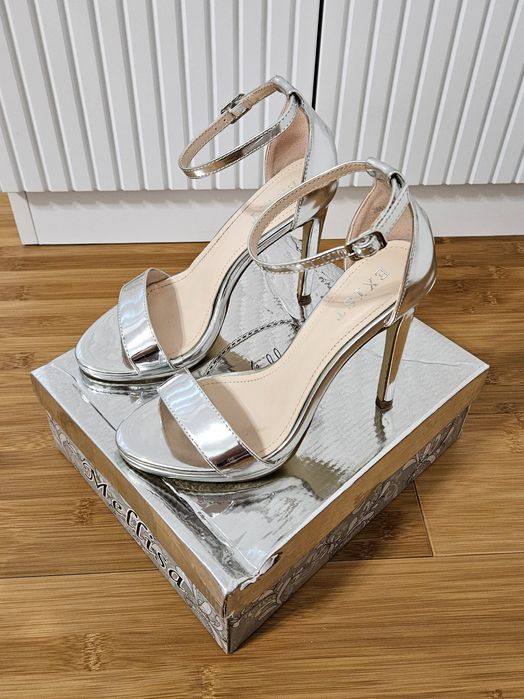 Sandale argintii 37_38 ocazie toc inalt