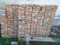 De vanzare -cărămidă veche-preț-2 lei / neg.