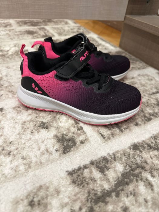 Обща цена Обувки момиче размер стелка 18 см