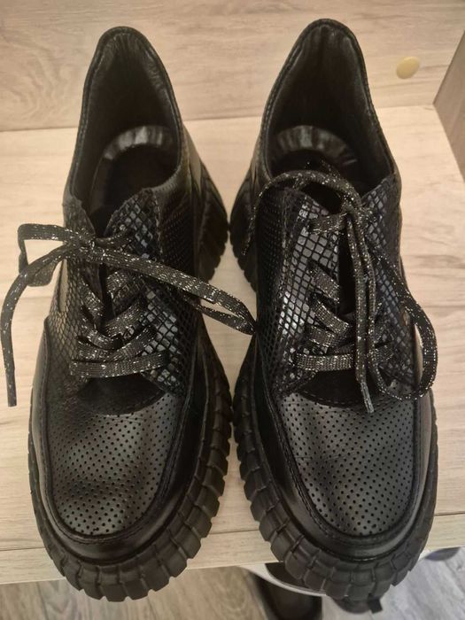 Дамски обувки от естествена кожа