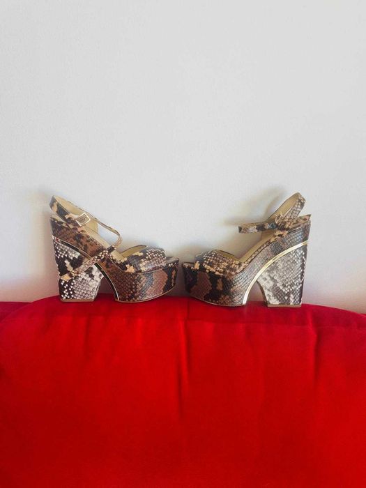 Vând sandale Michael Kors , mărimea 5 (35), foarte confortabile