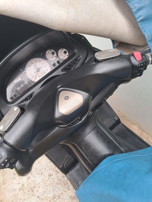 Dezmembrez yamaha tmax 500 an 2001!