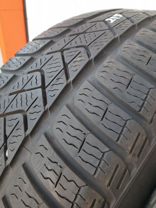 Зимни гуми 4 броя PIRELLI SottoZero3 215 60 R16 дот 4619