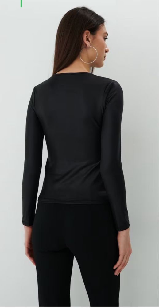 Bluza eleganta neagra material lucios Mohito L