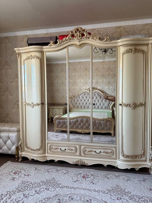 Продам спальный гарнитур