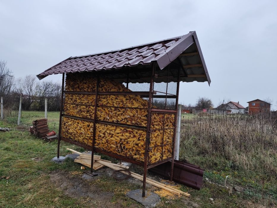 Vând coș cu tot cu porumb