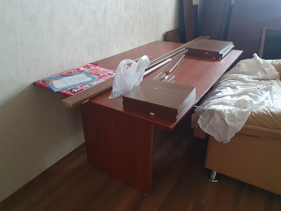 Продам стол срочно
