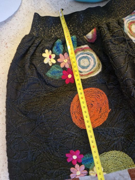 Fustă mini model Desigual ,cu banda elastică la mijloc.