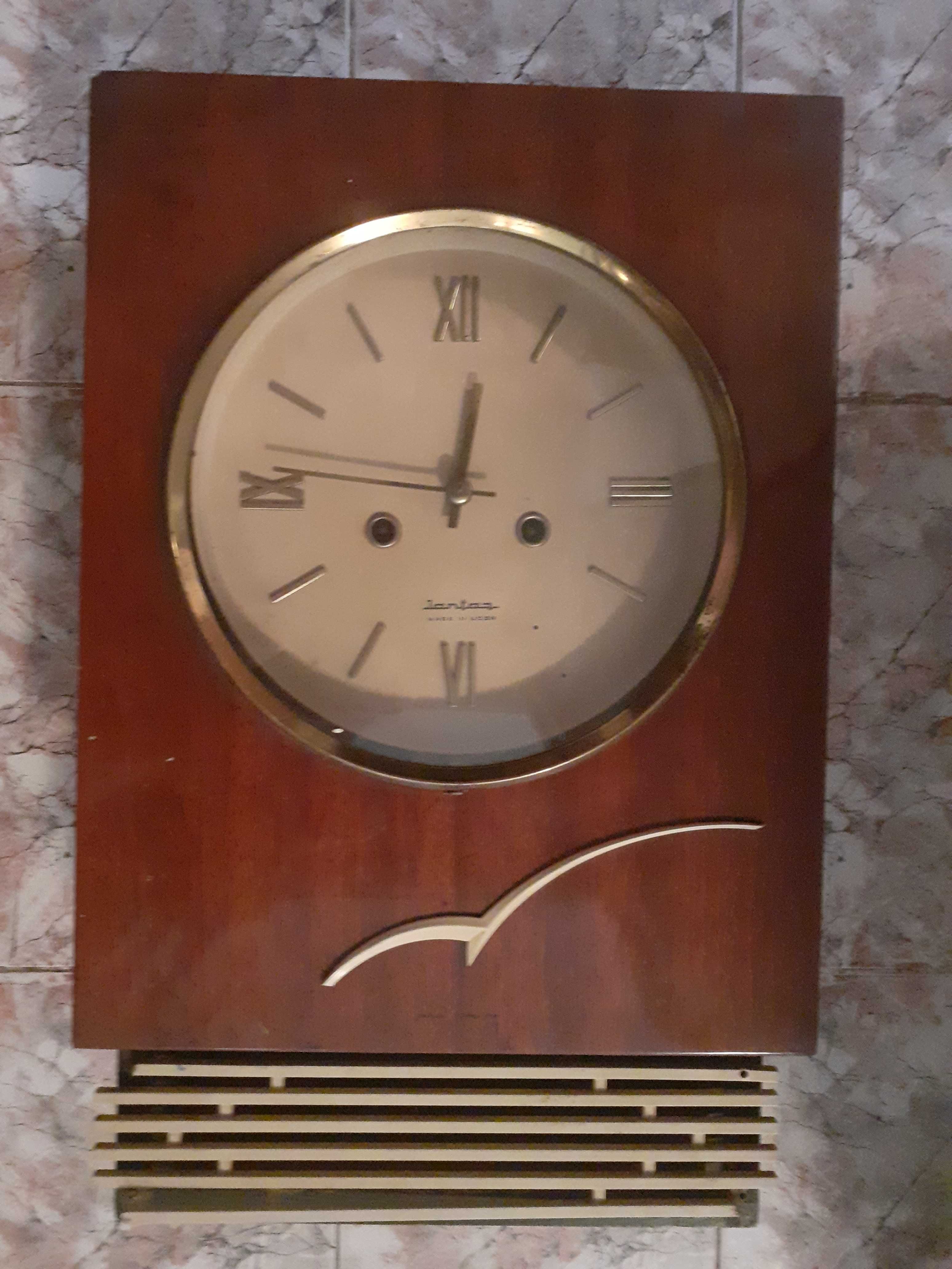 Lot 3 pendule de perete Iantar - URSS
