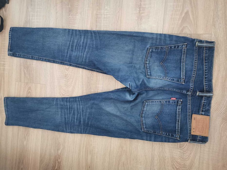 Blugi diferite firme