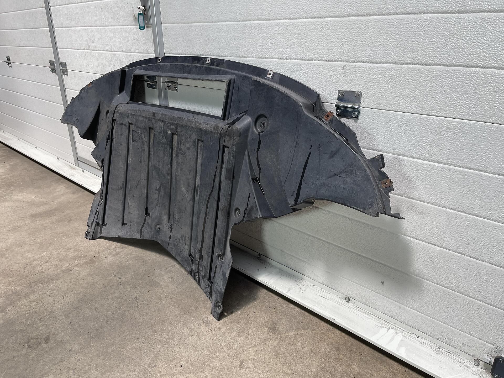 Кора под предна броня - двигател за bmw 5er m5 f10 - 8049956