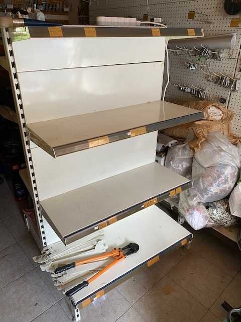 Стелажи за магазин