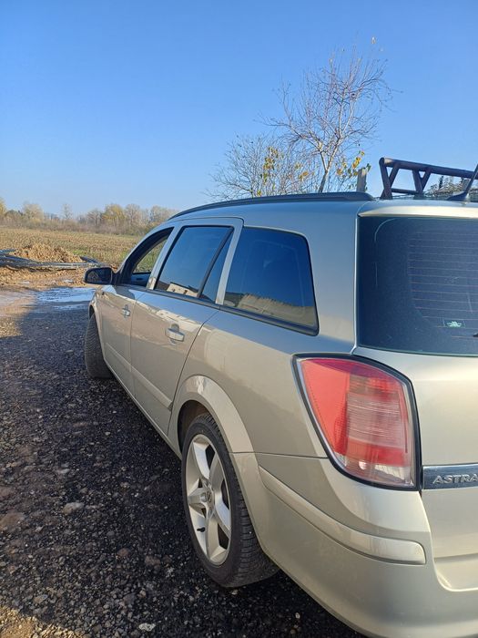 Vând  Opel  astra H 1.6 twinport benzina  si gpl