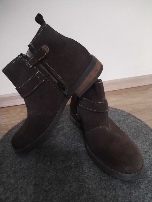 Botine din piele maro noi fara cutia originala.