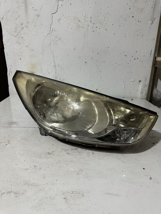 Передний правая фара на Hyundai IX 35 Tucson