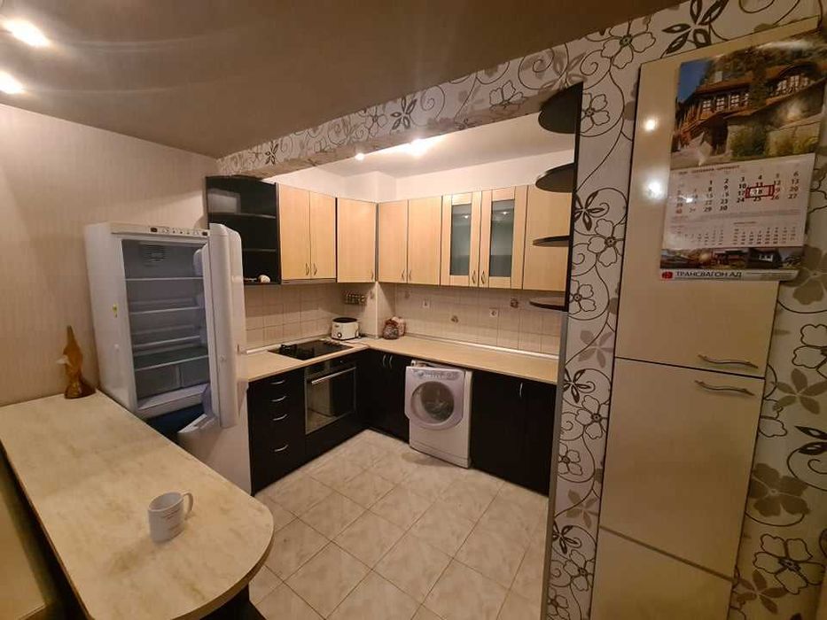 Дава се под наем Двустаен апартамент в Бургас, Изгрев - 64 кв.м за 204 € - Снимка #1