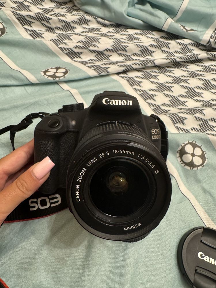 Фотоапарат Canon EOS 1200D