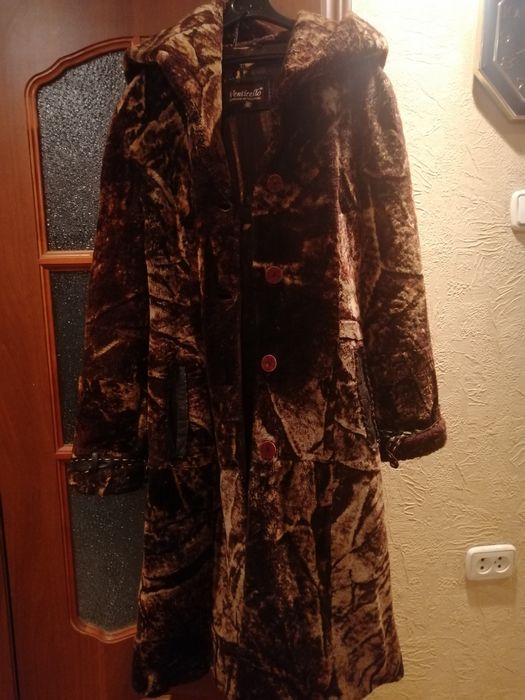 Мутонавая шуба с капюшоном
