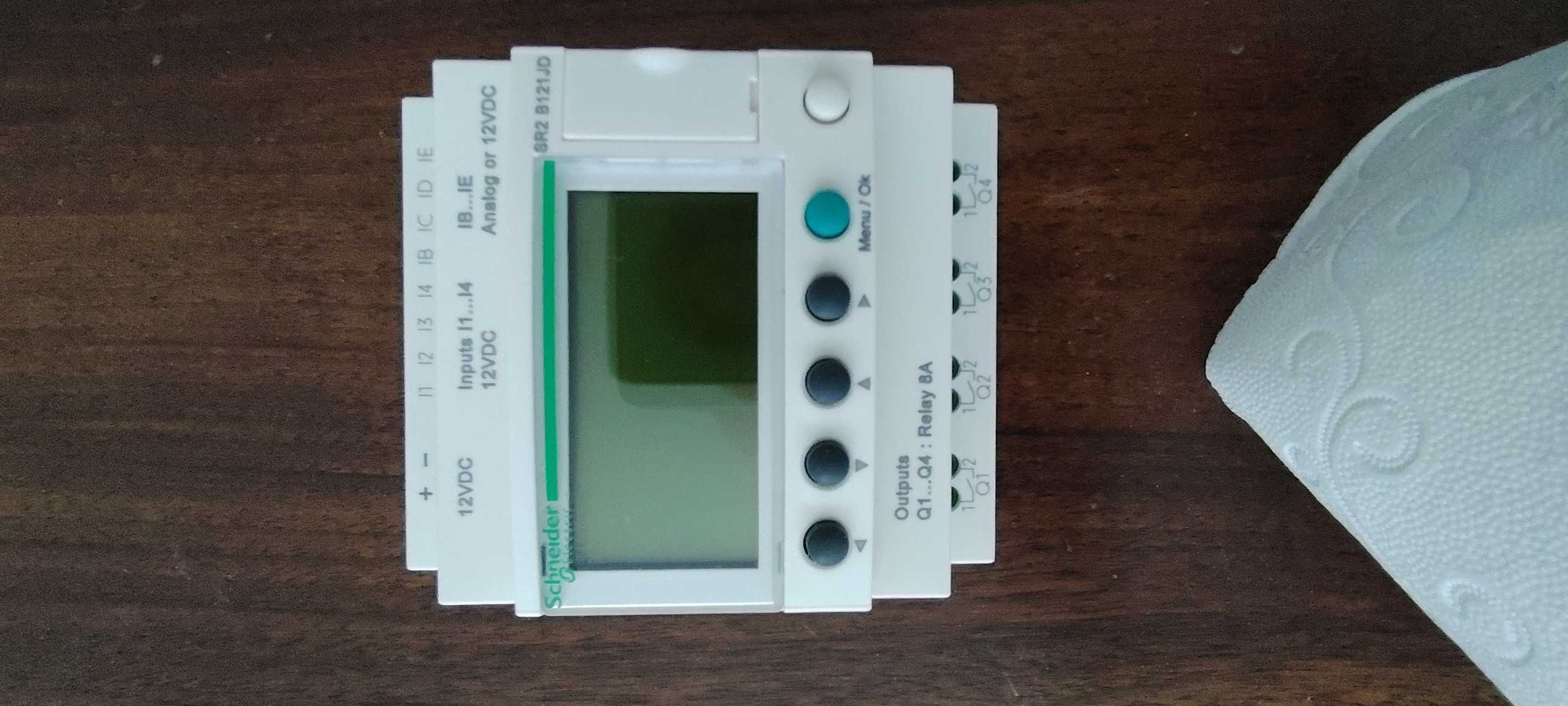 PLC SR2 121 JD Zelio Logic