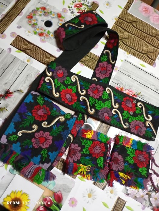 Vând Trăistuță,mânecari,și brâu băieți